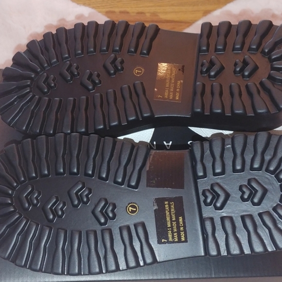 BNWT Fashion Nova Chunky Sandals. Size 7 but fit 7.5 - Picture 4 of 8